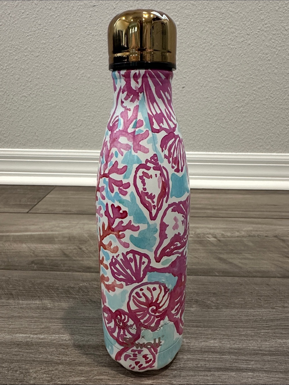 Swell Lilly Pulitzer Insulated Bottle in Pink, Blue & Gold Shell Motif NWT
